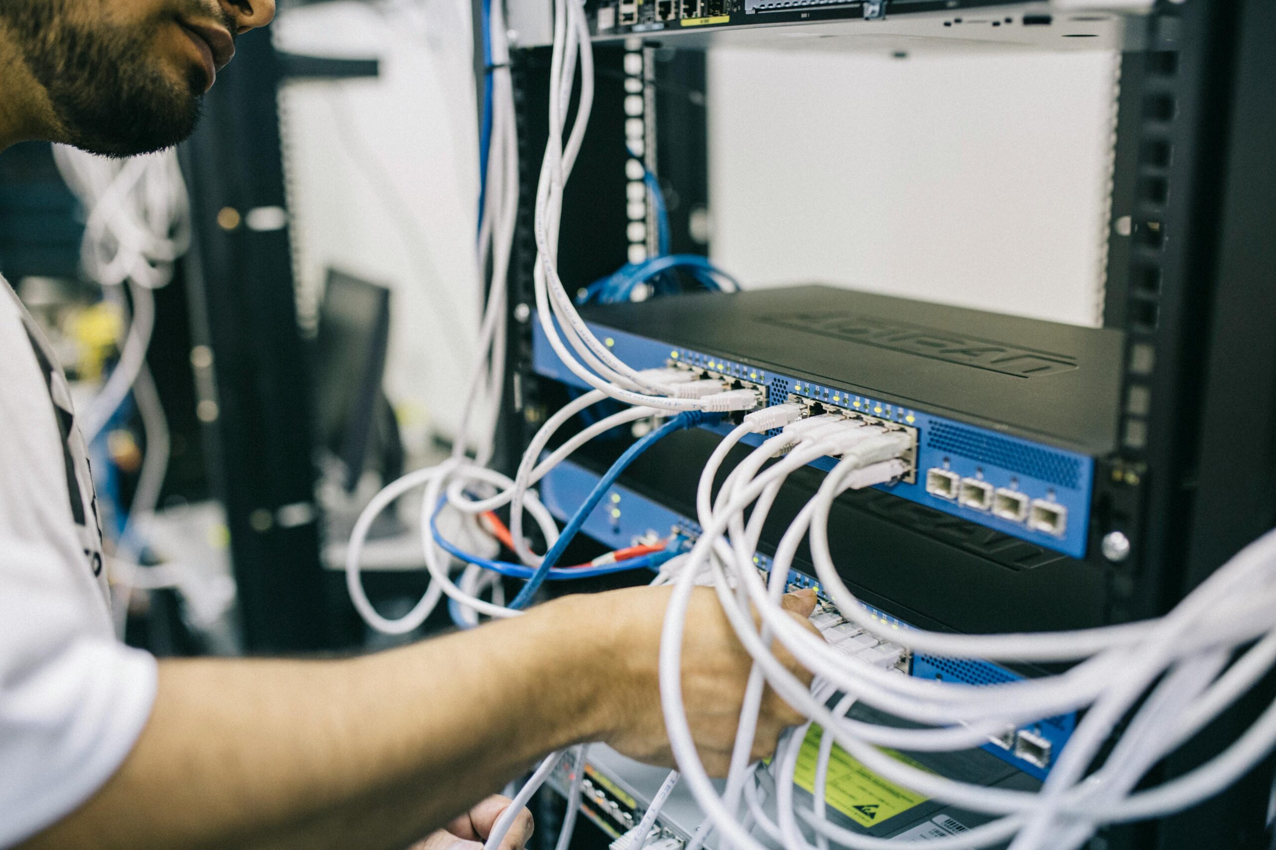 Where Servers Field Technicians Strengthen Your Data Backbone